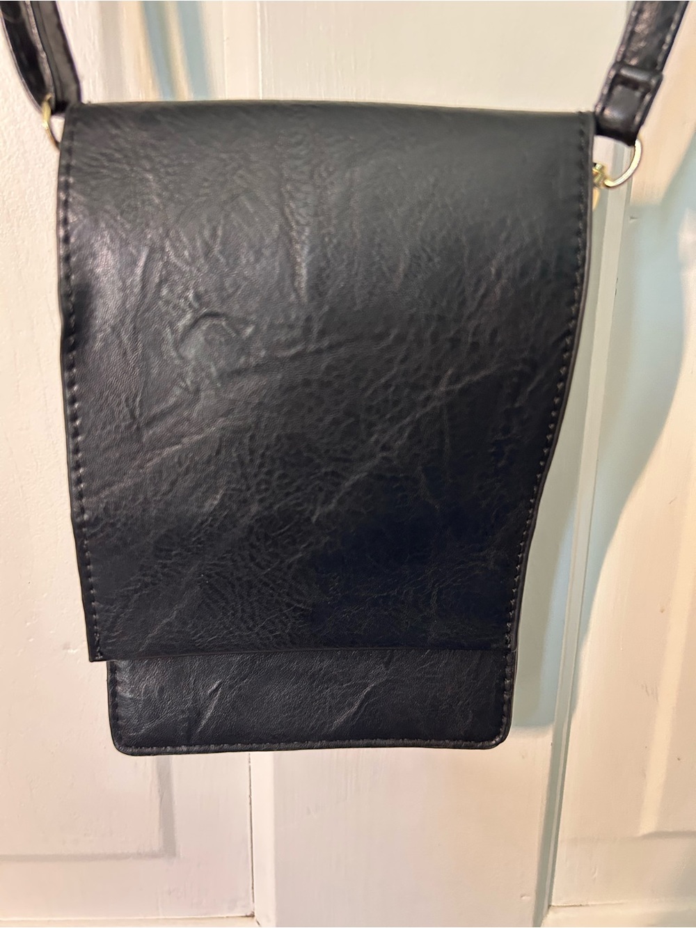 Sleek Black Leather Crossbody Bag - Women's Stylish Carryall